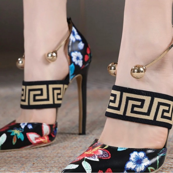 Black and Red High Heeled Sandals with Stiletto Design and Geometric Pat… - Picture 4 of 12